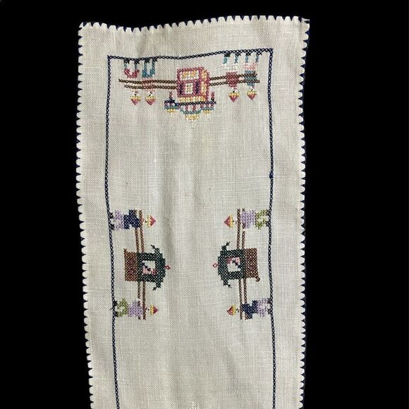 Vintage 60’s Hand embroidered tray cloth Set (of 3) - Picture 10 of 11